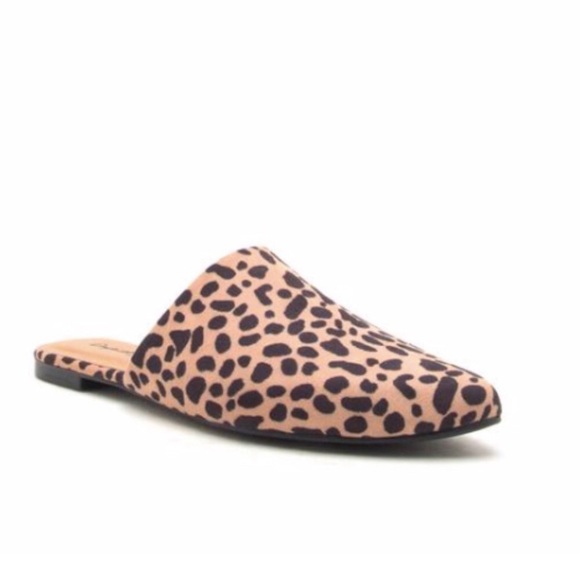 LAST PAIR NWT Vegan Leather Animal Print Slides - Picture 2 of 4
